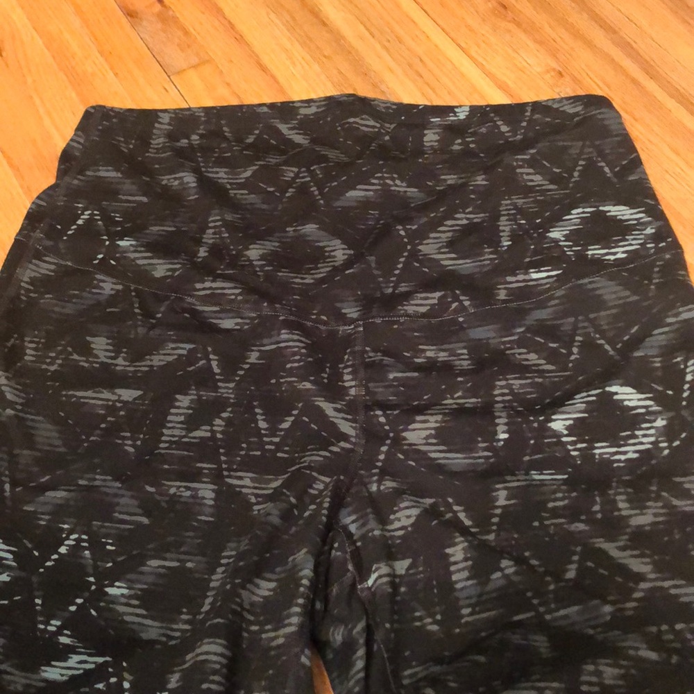 Old Navy Maternity Active Pattern Capris - image 2